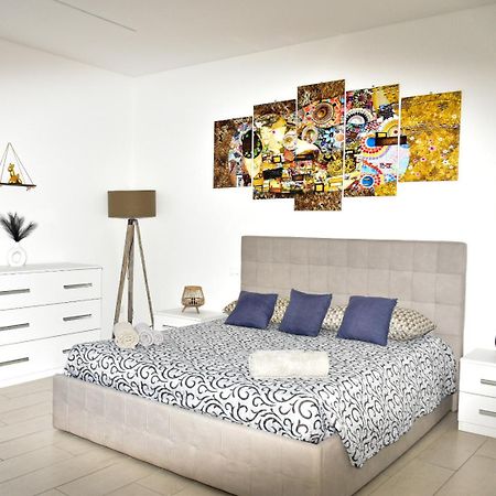 Obsidian -Centro- Wifi + Free Parking Apartment Ravenna Bagian luar foto