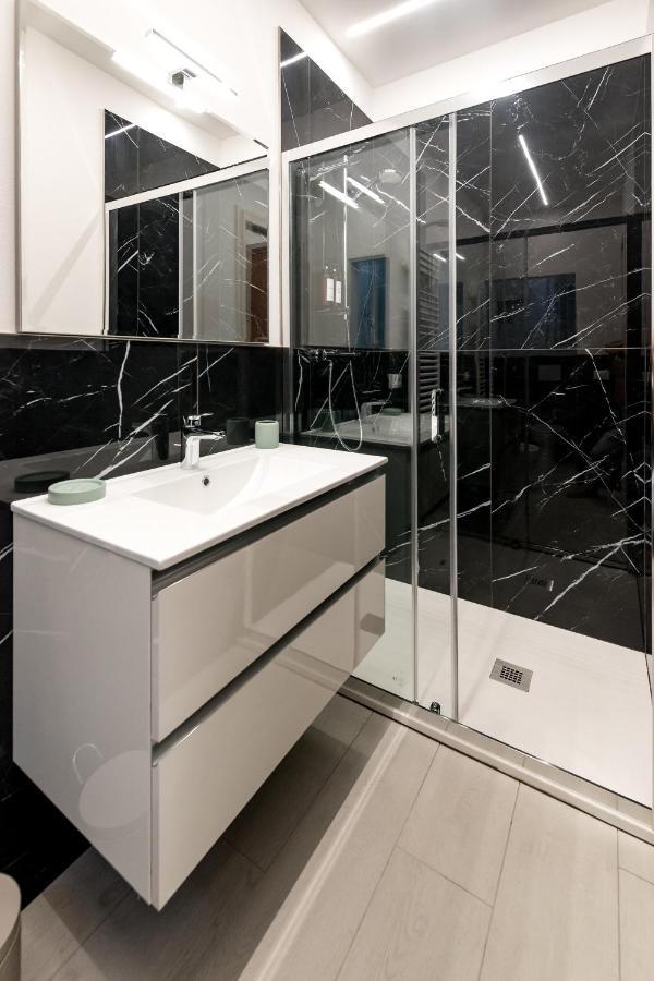 Obsidian -Centro- Wifi + Free Parking Apartment Ravenna Bagian luar foto