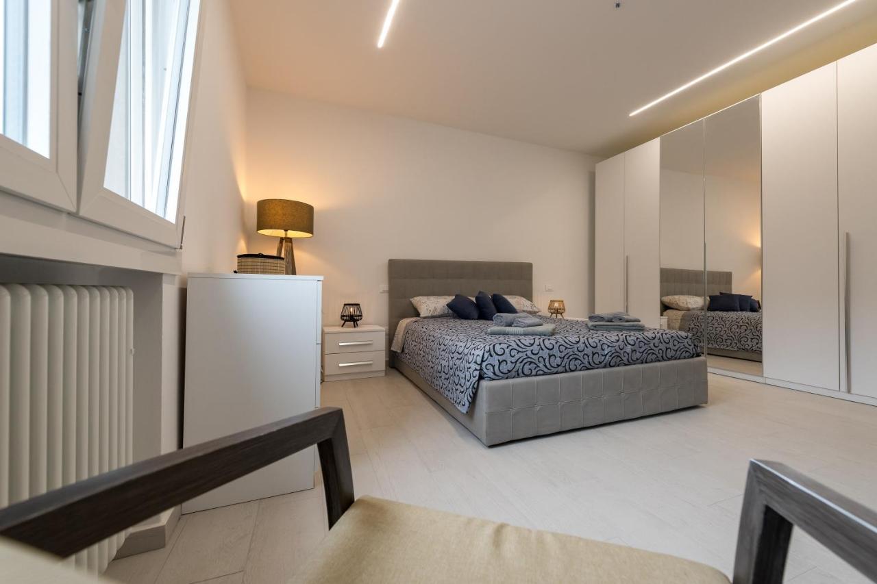 Obsidian -Centro- Wifi + Free Parking Apartment Ravenna Bagian luar foto