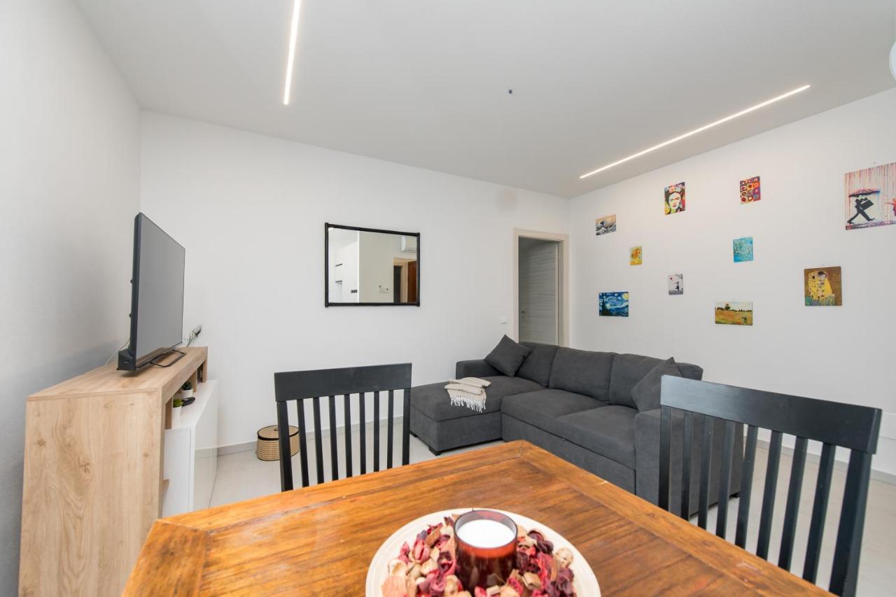 Obsidian -Centro- Wifi + Free Parking Apartment Ravenna Bagian luar foto